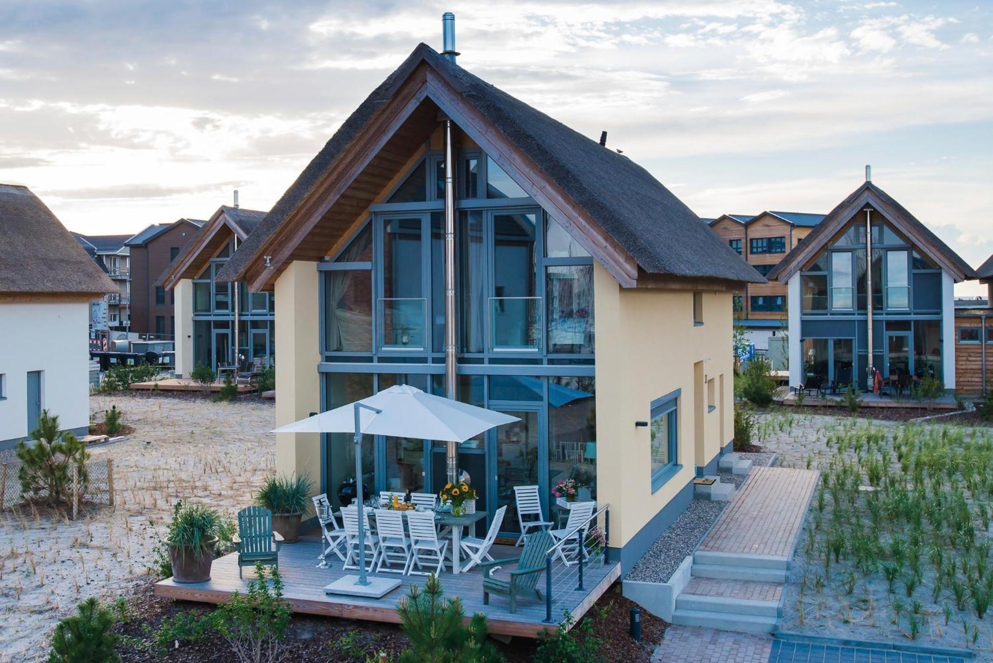 Ostsee - Reetdachhaus Nr 42 "Waterkant" Im Strand Resort Heiligenhafen Exterior photo